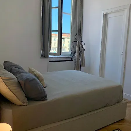 Prestigiosa Con Vista Su Piazza D'italia Maison d'hôtes *